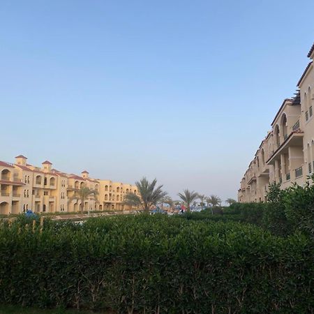 Laserina Palm Beach For Families Only Ground Floor With Big Garden Please Note That There Is Entrance Extra Fees 250 Le Per Adult Hotel Ain Sukhna Eksteriør billede