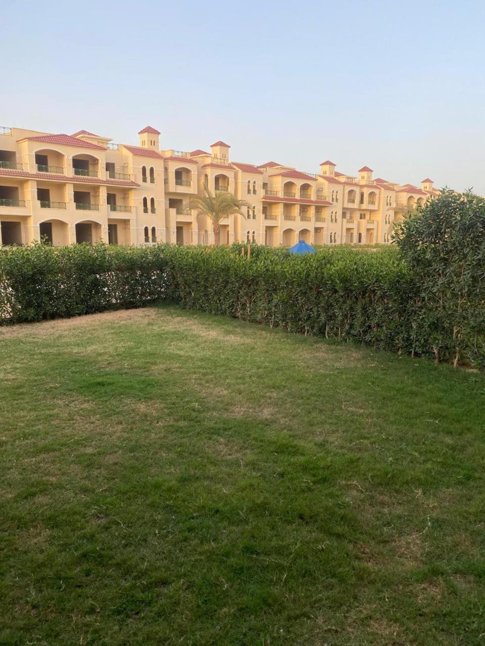 Laserina Palm Beach For Families Only Ground Floor With Big Garden Please Note That There Is Entrance Extra Fees 250 Le Per Adult Hotel Ain Sukhna Eksteriør billede