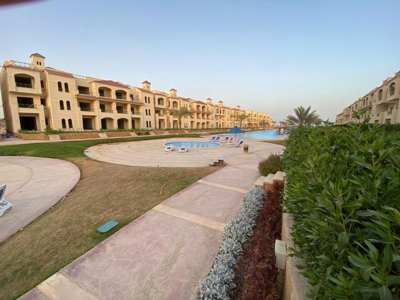 Laserina Palm Beach For Families Only Ground Floor With Big Garden Please Note That There Is Entrance Extra Fees 250 Le Per Adult Hotel Ain Sukhna Eksteriør billede