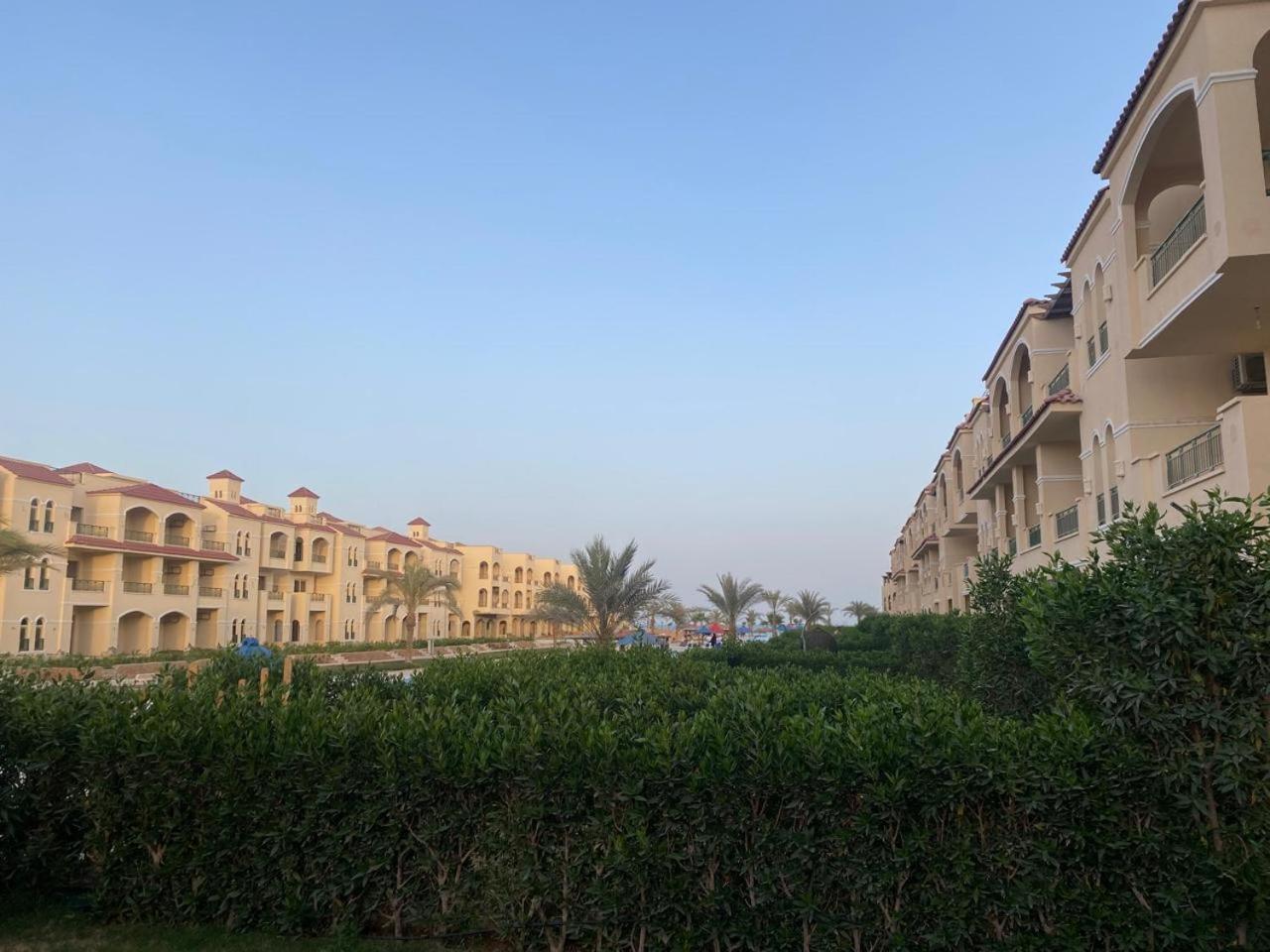 Laserina Palm Beach For Families Only Ground Floor With Big Garden Please Note That There Is Entrance Extra Fees 250 Le Per Adult Hotel Ain Sukhna Eksteriør billede