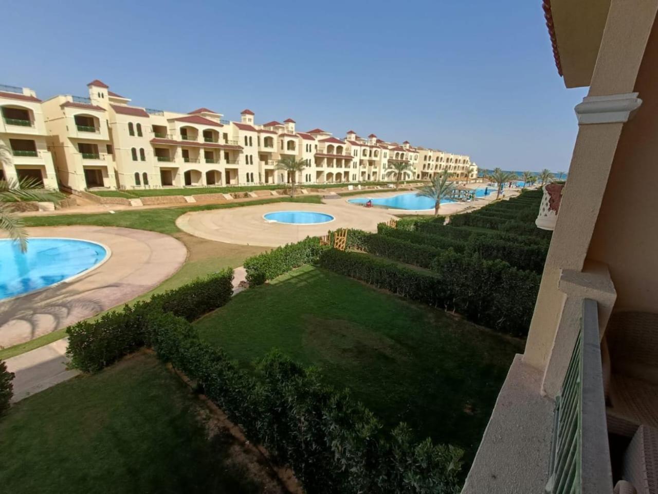 Laserina Palm Beach For Families Only Ground Floor With Big Garden Please Note That There Is Entrance Extra Fees 250 Le Per Adult Hotel Ain Sukhna Eksteriør billede